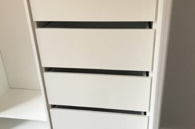 Handleless Drawers with a Glass Top