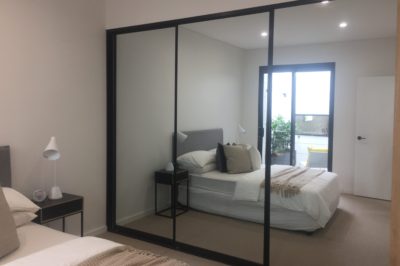 Sliding mirror doors with black aluminium frame - 3 door combination