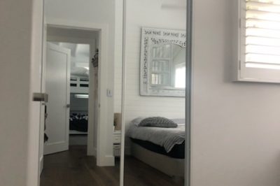 Sliding mirror doors with white aluminium frame - square set opening, 2 door combination