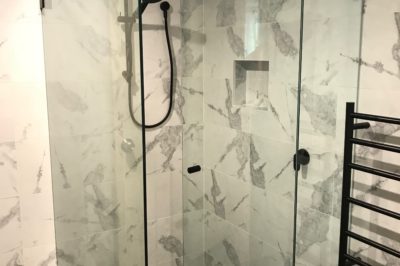 Frameless Shower Screen - Front Return with Side Return and Black Fittings