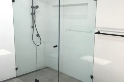 Frameless Shower Screen - Front Return with Side Return and Black Fittings