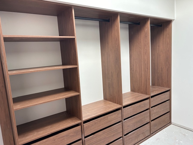 Coloured laminate WIR (with handleless drawers)