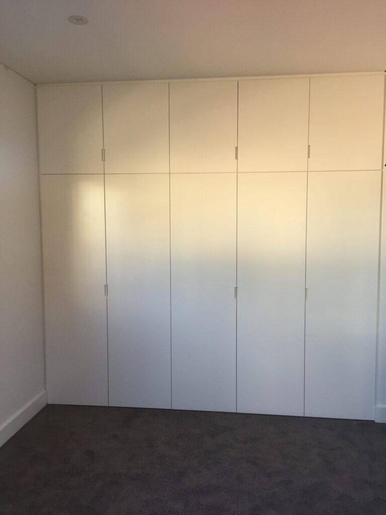 Hinged Flat doors on doors with H15 side handle (10 doors)