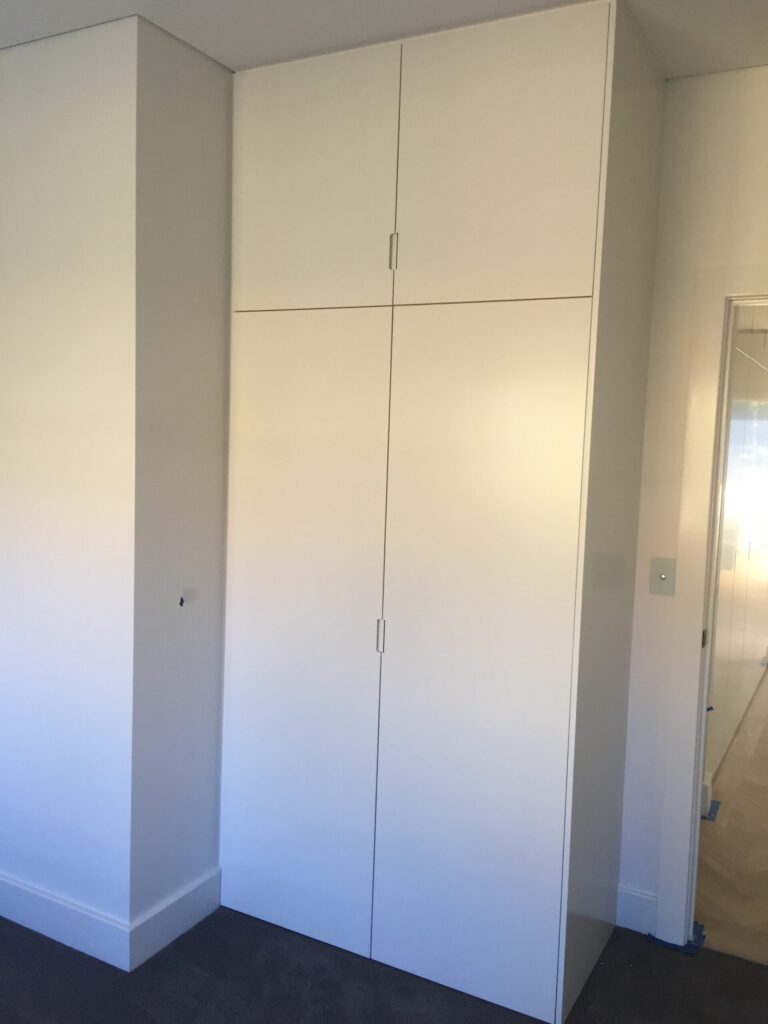 Hinged Flat doors on doors with H15 side handle (4 doors)