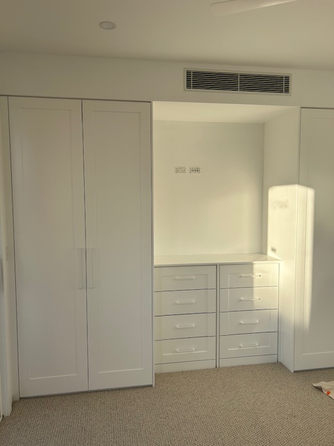 Shaker (1 Panel) Poly Doors with exposed poly drawers