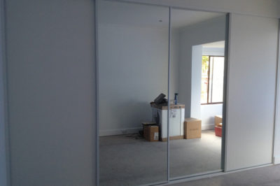 Sliding mirror doors and sliding white meltica doors - 4 door combination