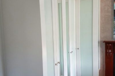 Hinged One Panel Decor Mirror and White Glass Polyurethane Doors with unit tops - 5 doors