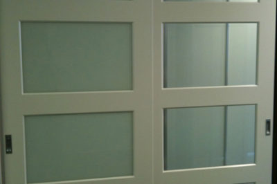 Sliding Custom Decor Polyurethane Doors with both white glass and mirror